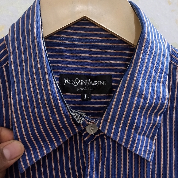 Yves Saint Laurent - Picture 3 of 3